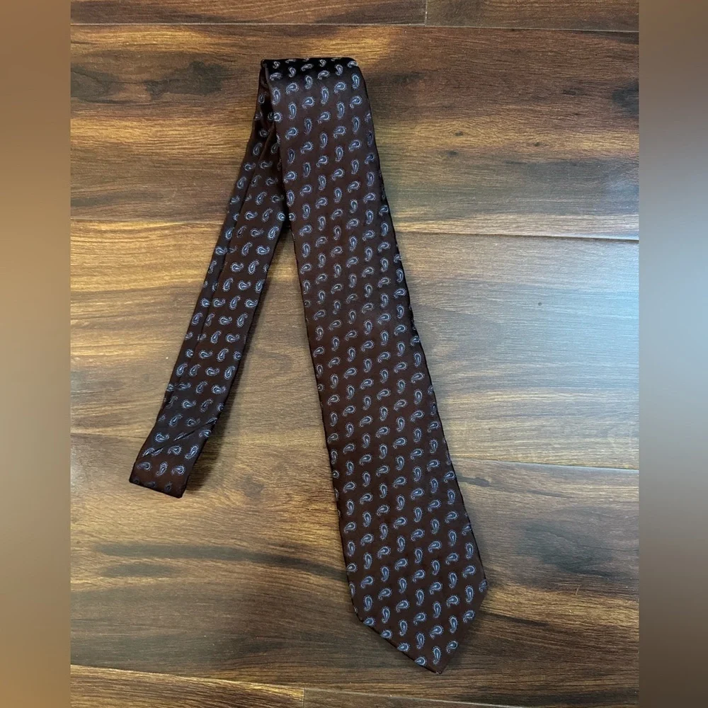 🌿END of SEASON SALE🌿BROOKS BROTHERS Dark Brown Tie with Paisley Design